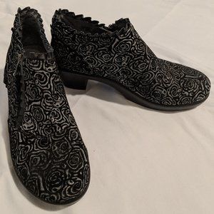 Alegria Black Fashionable Ankle Boots